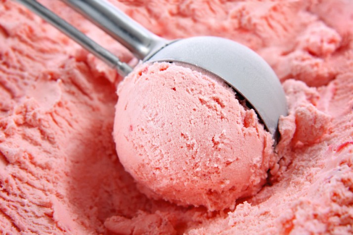 glace au fraise avec sorbetiere - crème glacée fraise avec sorbetière